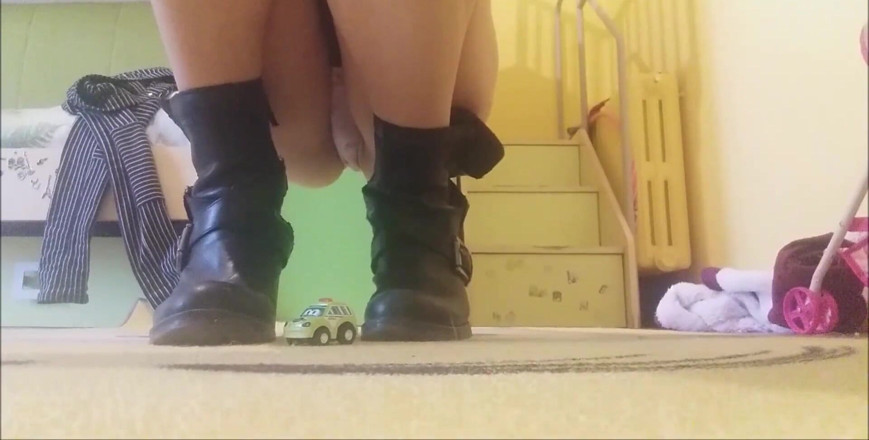 savannahamatoriale: A Gorgeous but Sadistic Giantess.. Machines Have No Hope of...
