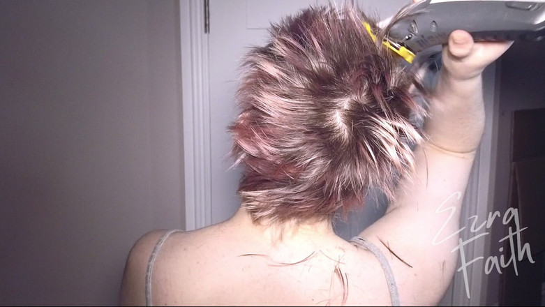 Ezra faith: Zeta Delta Łysy: Inicjacja golenia Sorority - Ezra Faith