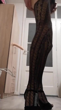 Sissyhusband poseren en dildo 3