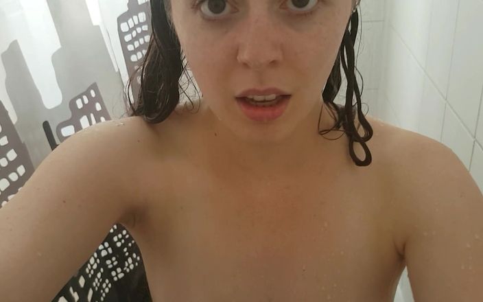 Nadia Foxx: Prawdziwe doświadczenie dziewczyny POV z gorącym i mokrym prysznicem