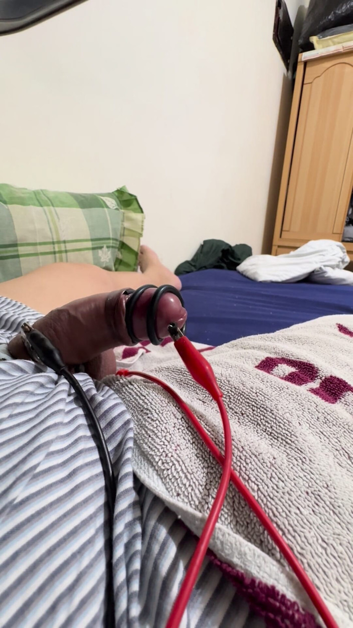 derekstim: Weekend Estim Wth New Toy 20250509