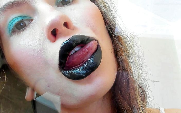 Rarible Diamond: Zwarte lippenstift en tongzoen