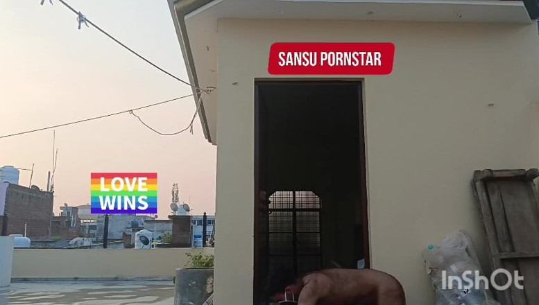 Sansuindia: Acteur indien nu à l’extérieur