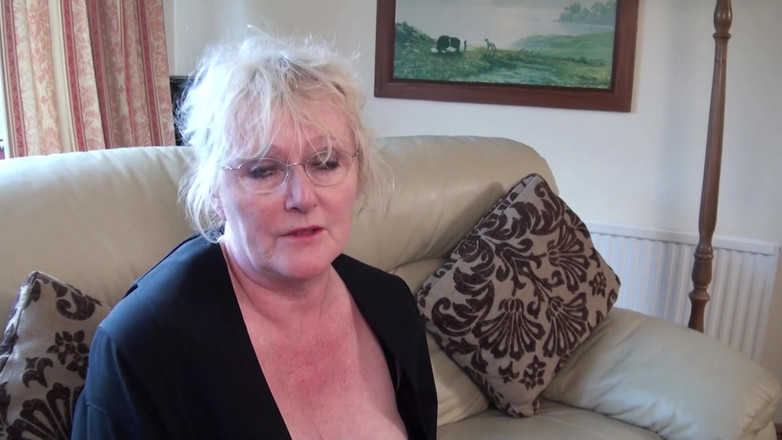 Dirty Doctors Clips - Mature British Lesbians: Bardzo niegrzeczny student