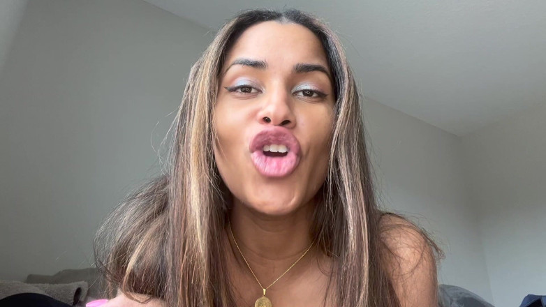 Mya Mula Goddess: Du är min spotta kupa whiteboi