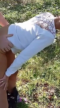 Corabitch una chiavata bollente con uno sconosciuto vicino alla piscina