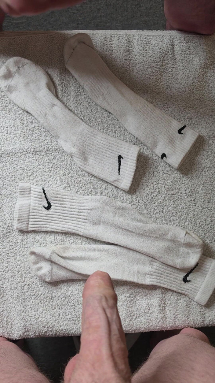 Twotwinkhusbands: Đặt hàng: 2x cặp vớ Nike trắng đã qua sử dụng ướt gợi...