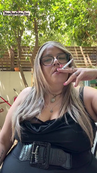 Donnona brasiliana miLF mattinata catene rituale all'aperto Parlamento longs