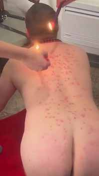 フレンチペギング - フェムドムの規律:2人の冷酷なドミナトリックスに打ちひしがれた男