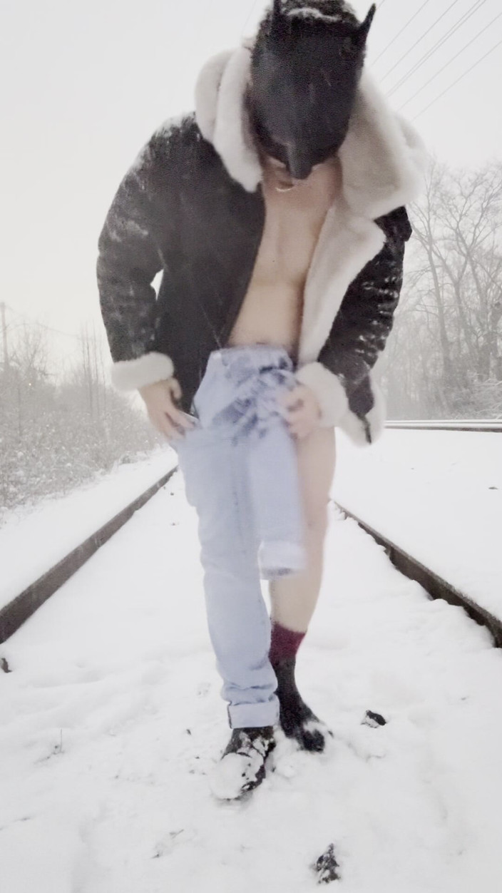 barenakedboy: Snowy Track Tease: Muscular Stud Strips Bare, Flexes, and Explodes...