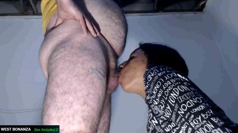 West Bonanza Sex Included 2: Латина смокче сперму - на колінах робить мінет