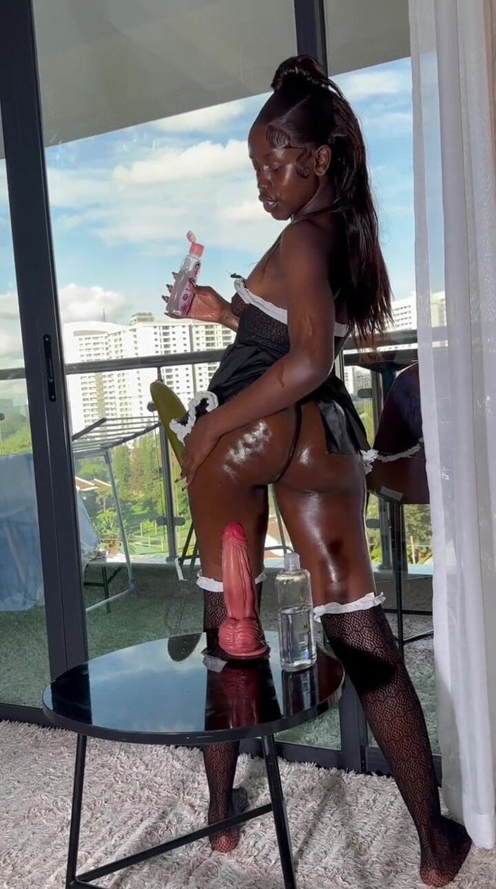 Chickysue: Enorme pau gordo estica minha buceta cremosa