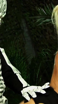 Cindy Behr conduce un ritual seductor en un encuentro grupal