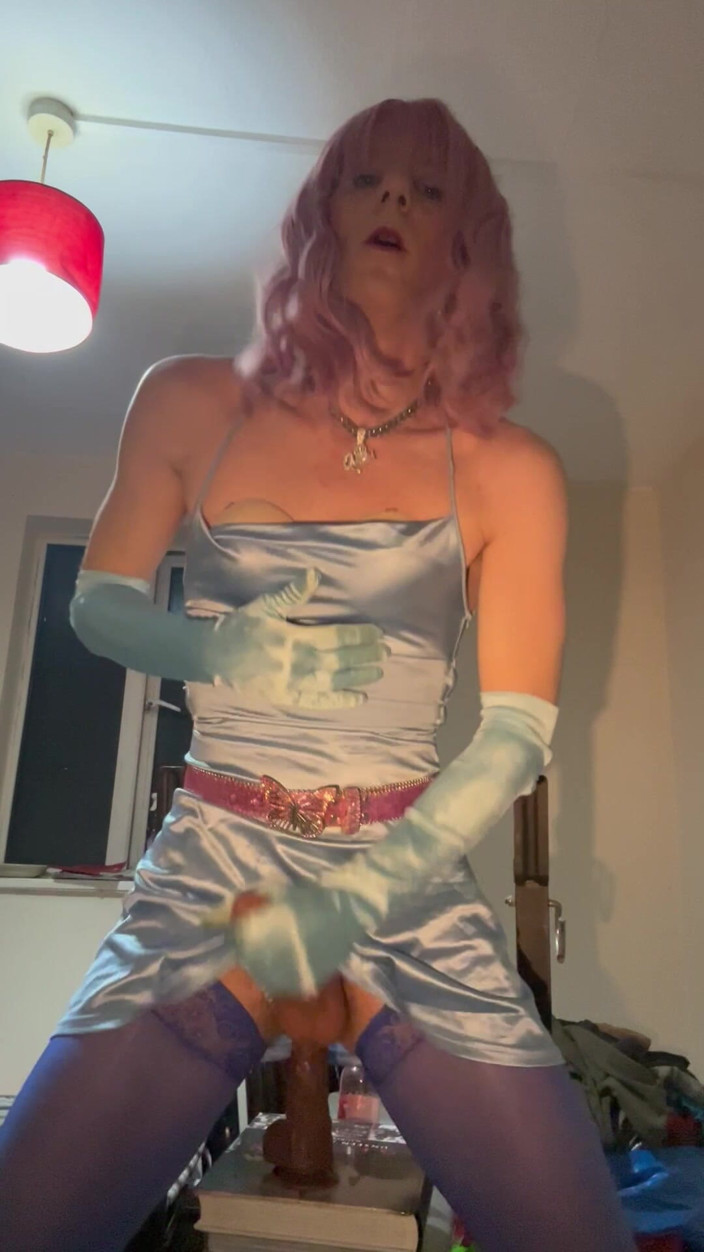Jessica silk: Jess Silk menunggang dildonya
