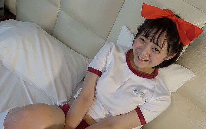 Japan banana: Nữ sinh Nhật Bản 18 tuổi dễ thương được thổi kèn và...
