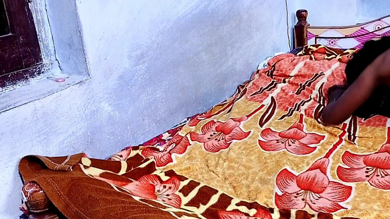 Desihotcouple: 印度热辣人妻自拍舔逼口交胸部按啪