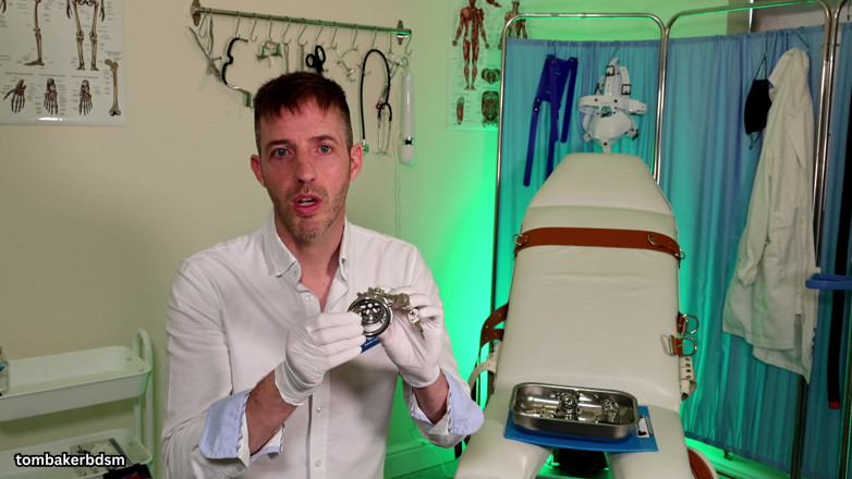 TomBakerBDSM: Il Dottore pensa che la castità sia l'unica opzione (4k)
