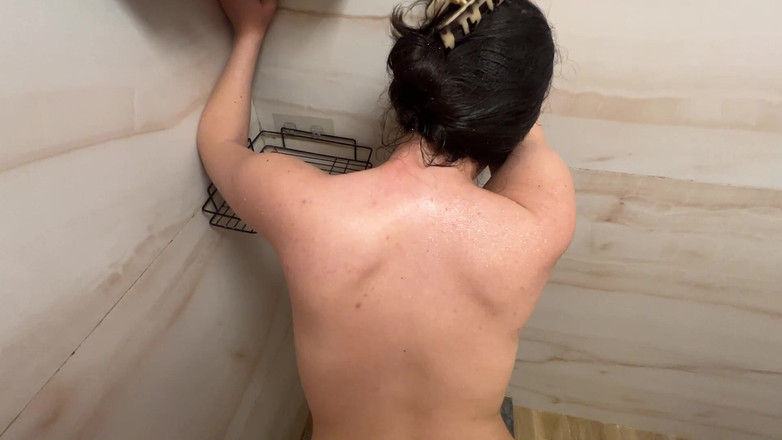 Couple Of Pleasure: Sexo duro no chuveiro