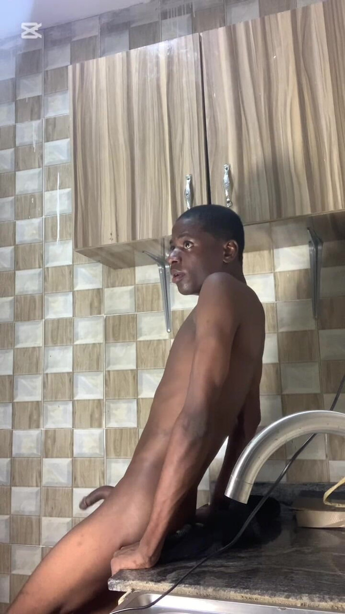 Big_brown: Neuken in de keuken