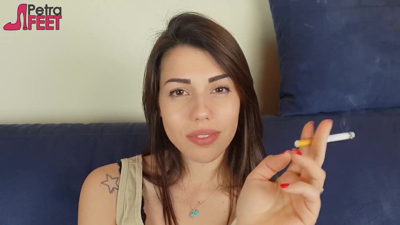 Smokin Fetish: Face and smoking fetish with beauty teen