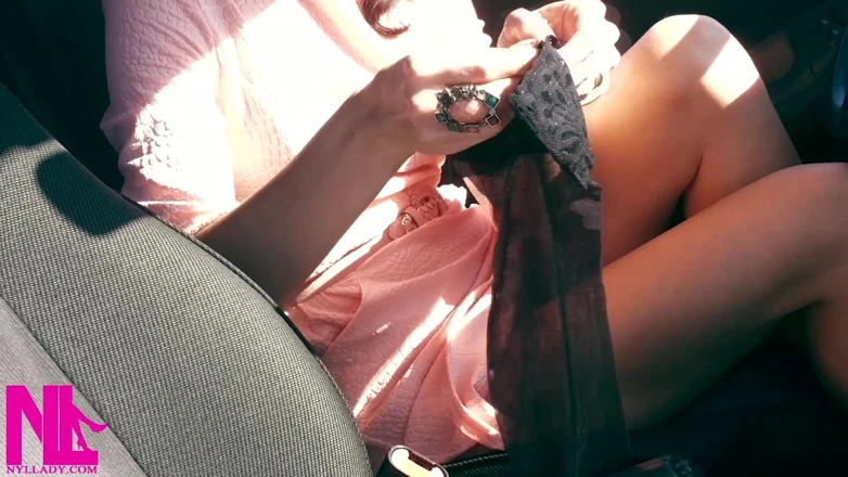 Nyllady: 换黑色丝袜撕裂的连裤袜