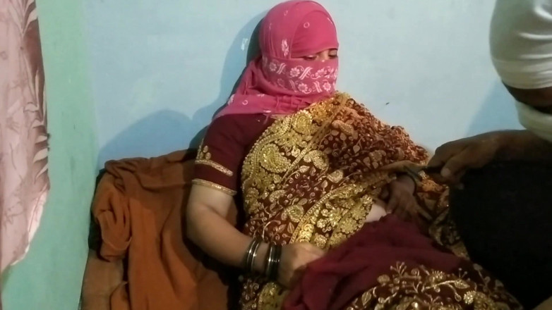 Gulaab: 淫語バビとセックスによる進歩