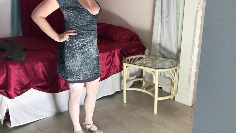 Erin Electra: Mama vitregă blocată este futută de fiul vitreg