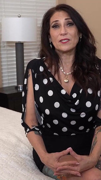 Sürtük eğitimi: Rumen 3 delikli sürtük Melissa Johnson porno yıldızı olması için esnetilmek istiyor