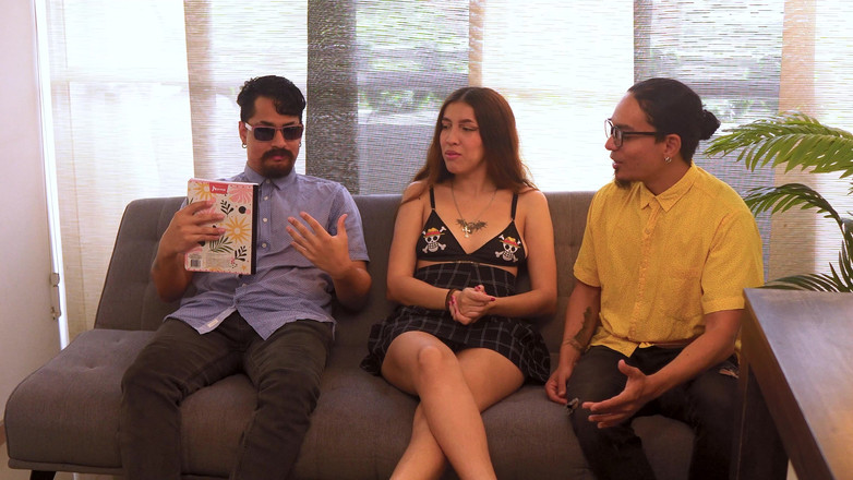 Gemma Leone: Putri dari tetangga religius adalah pelacur, dia meniduri kami berdua