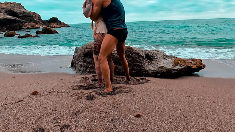 MaskCouple: samudr tat par seks! roling aur choot men viry lena