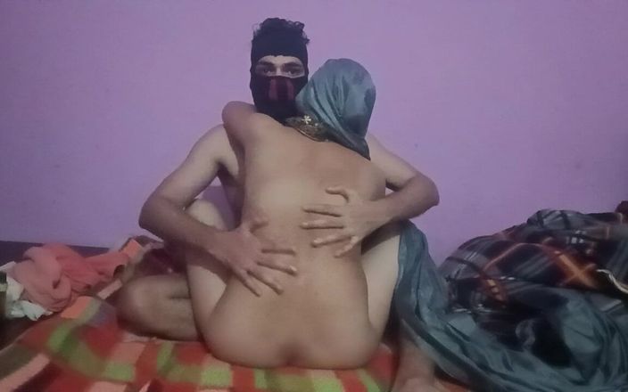 StepSiblingCaught: 巨大的屁股按摩：- 丈夫按摩她妻子的全身和屁股