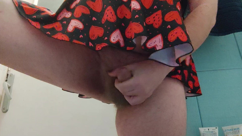 Nattalie Trans: Сперма в мини-юбке