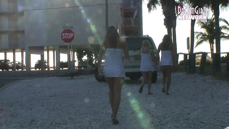 Dream Girls: Gençler ve ateşli arkadaş Tampa'ya teşhir ediyor