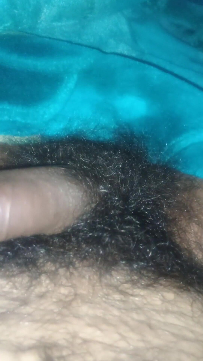 Hot_bobby: 毛茸茸的大鸡巴男孩独奏手淫