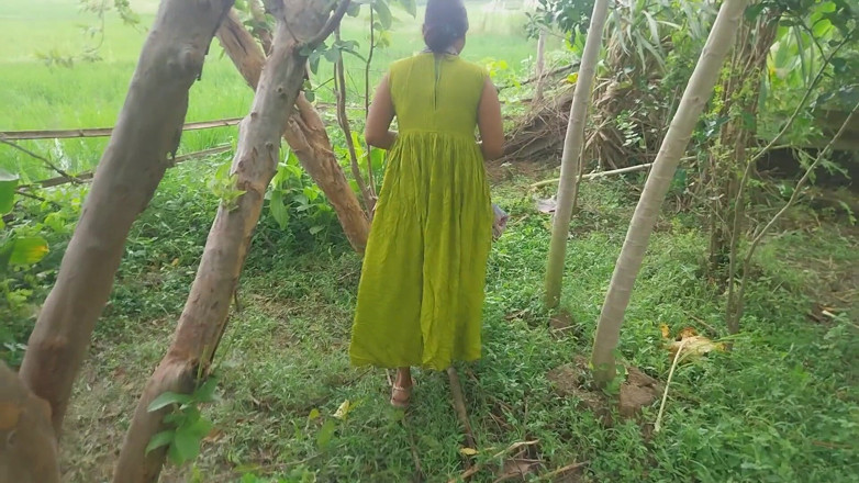 Pooja raniji: Indická lesní zahrada poblíž zahrady mého domu venku sexy deshi...