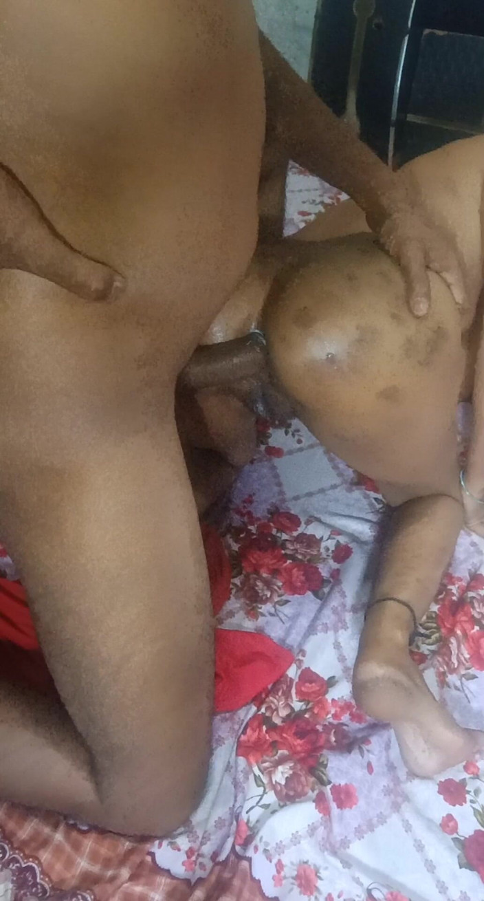 Mrandmrsvema22: Desi Bhabhi Do anální šukání mého těsného kulatého zadku