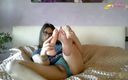 Trans and Cross-Dressers Feet: Tranny Irene Aoki przyjemna, lizanie stóp, footjob na dildo