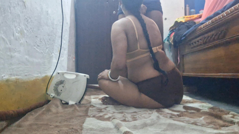 Busty Banuu: Sex desi páru
