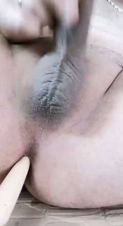LuizasSlave: Masturbuje a stříká