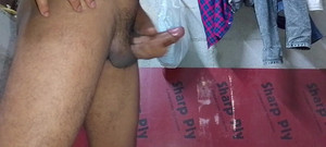 Banti: 这个同性恋男孩在用布林贾尔插入他的中玩得很开心