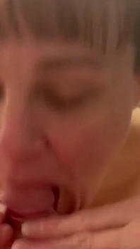 Mam nadzieję, że podoba ci się oglądanie !! Mam również nadzieję, że masz świetnych weekendowych facetów !! Oczywiście robienie mojego weekendowego filmu analnego mam nadzieję, że wszyscy h