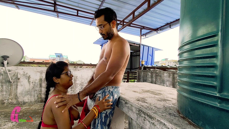 Horny_Bong: Bhabi India mengambil krim wajahnya