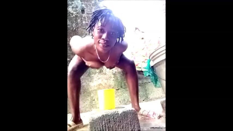 African Beauties: aautdor ghatiya dhona aur peshaab karna