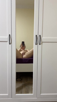 Blondes Mädchen Im Schlafzimmer
