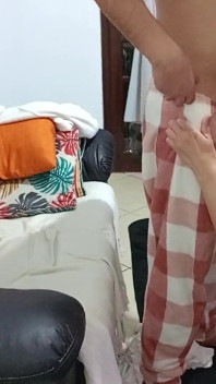 Si Dia menyamar dirinya sebagai Pembulis Somnambulist untuk berkongkek dengan adik tirinya