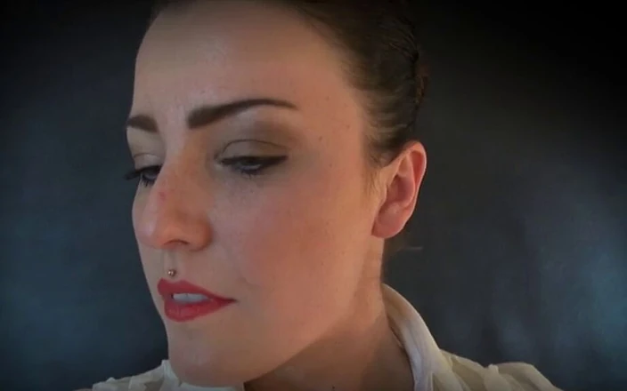 Magmafilm: Hon vill prova hur lätt det är att vara en dominatrix