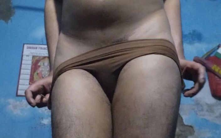 Lustyizlife: Adolescente india femboy vistiendo el sujetador y tanga de su...