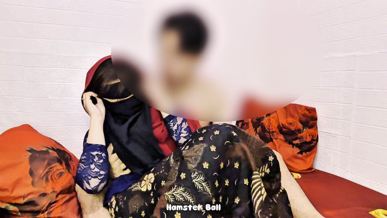 Hamster_Ball: Virus! MILF jiran curang Selepas Pulang Ke Rumah Dari Perkahwinan...