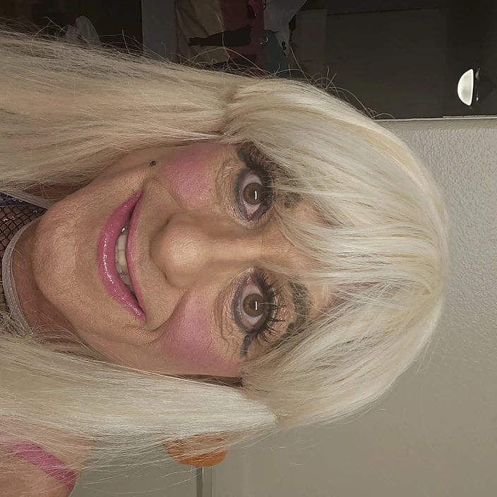 Jasmine Sub: Муж-кроссдрессер-сисси начинает праздник траха сисси