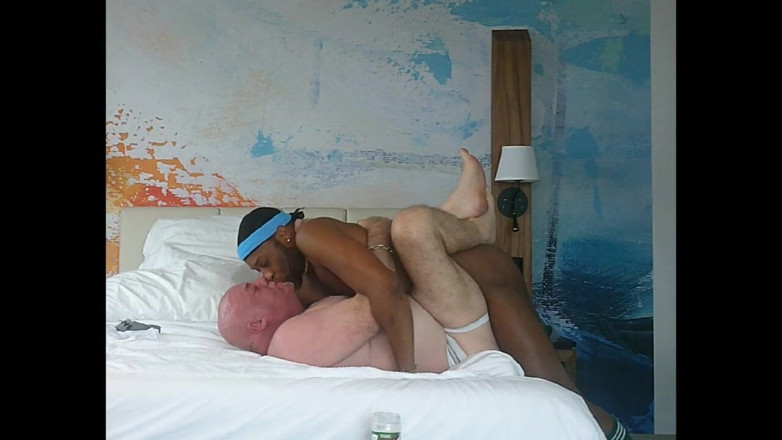 Kennie Jai: Masseur wird zu aufgeregt und schau zu, was passiert!